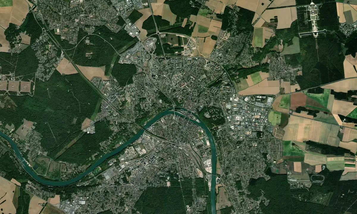 Flyfoto av Melun (free wall)