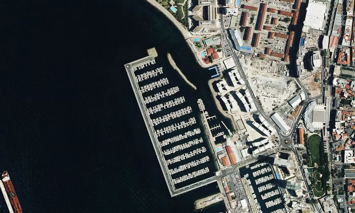 Flyfoto av Mid-Harbour Marina