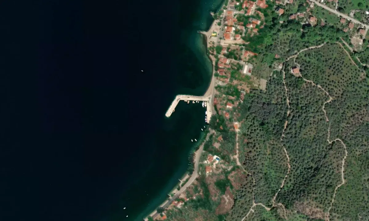 Flyfoto av Milina Yacht Basin