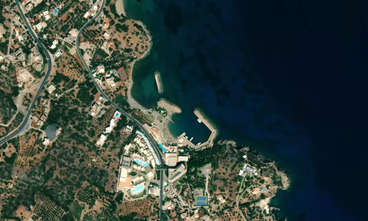 Flyfoto av Mirabello Beach and Village