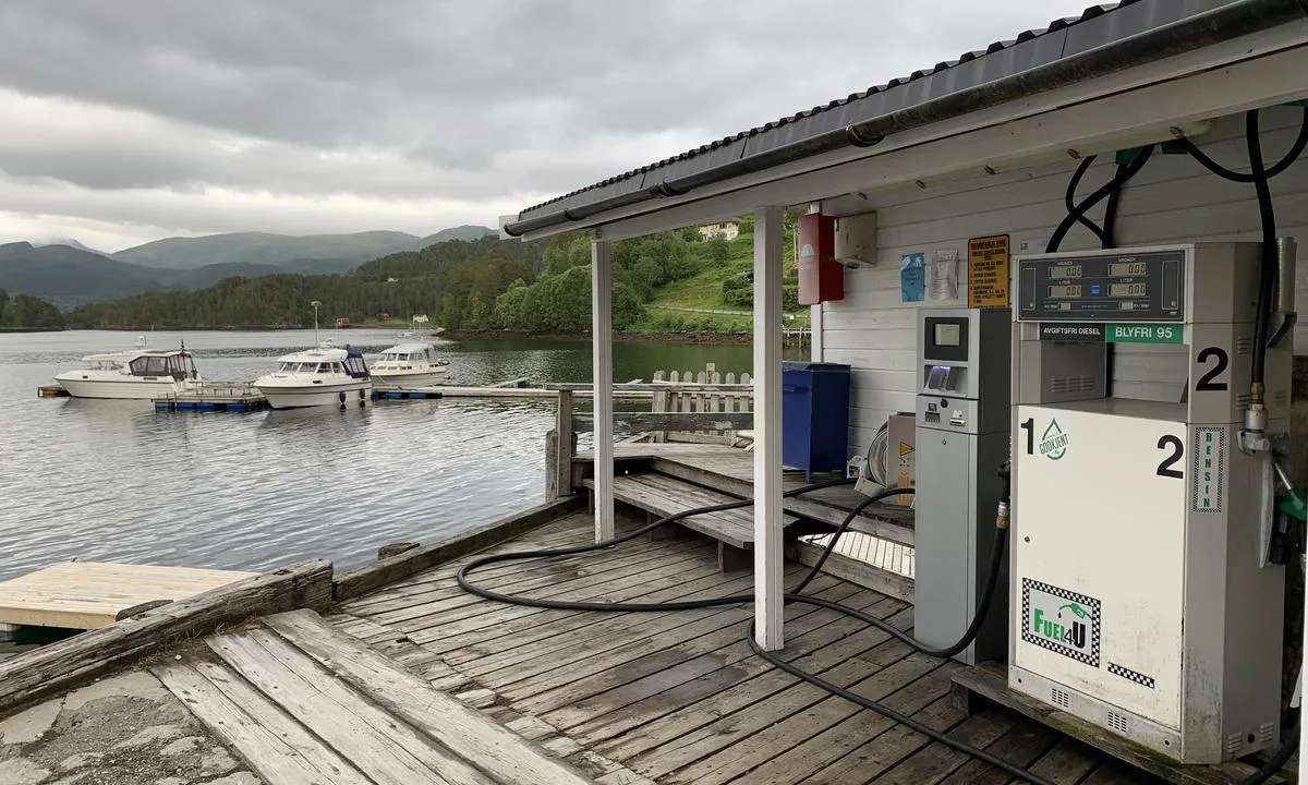 Mjosundet: Diesel og bensin ved gjestebrygga.