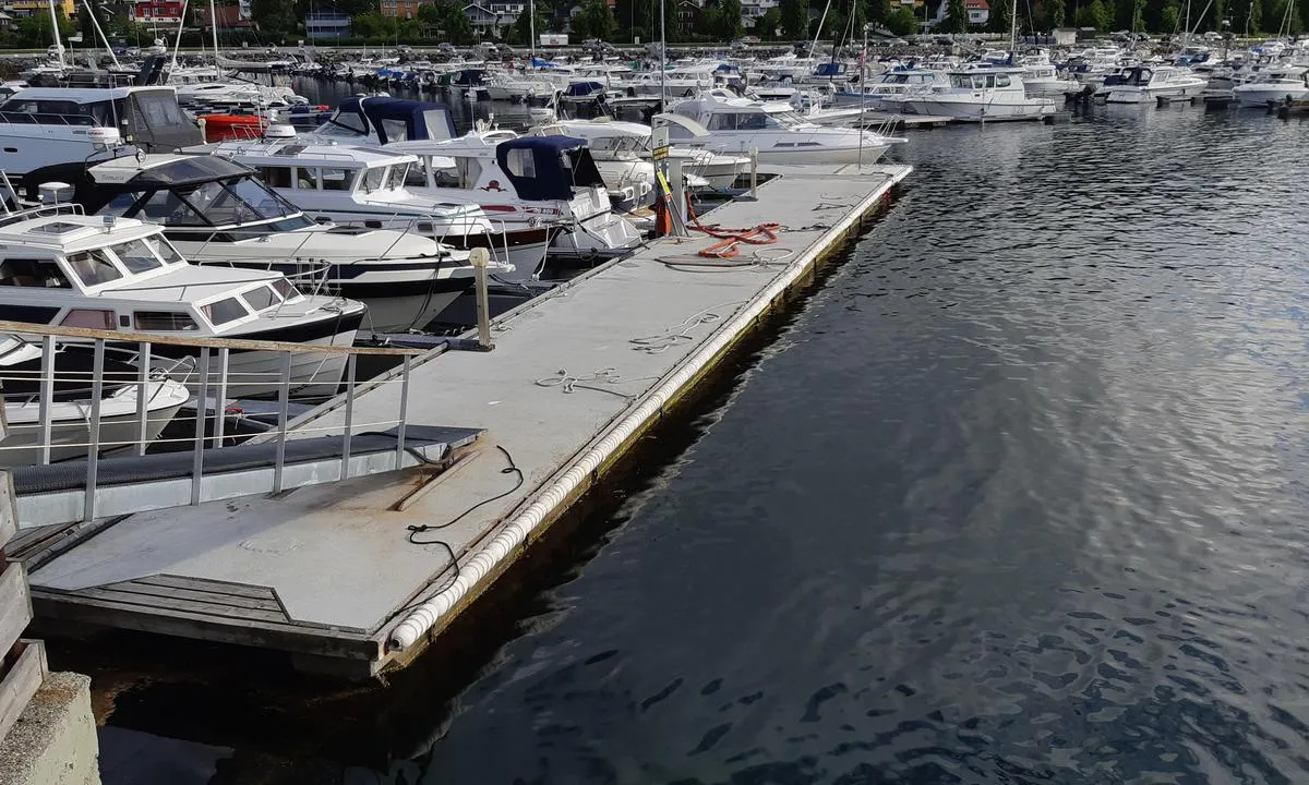 Molde Marina: Egen brygge for diesel og bensin.