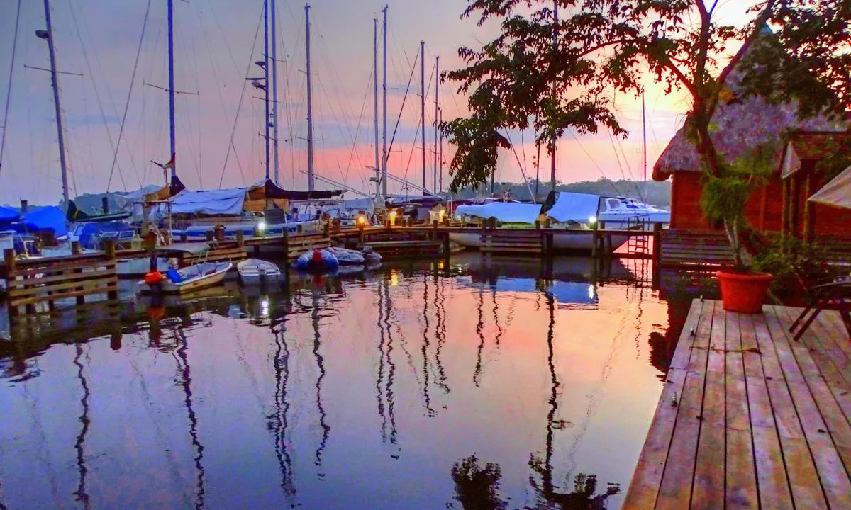 {"base": "en", "no": "Solnedgang ved Monkey Bay Marina", "se": "Solnedg\u00e5ng vid Monkey Bay Marina", "en": "Sunset at Monkey bay Marina", "da": "Solnedgang ved Monkey Bay Marina"}
