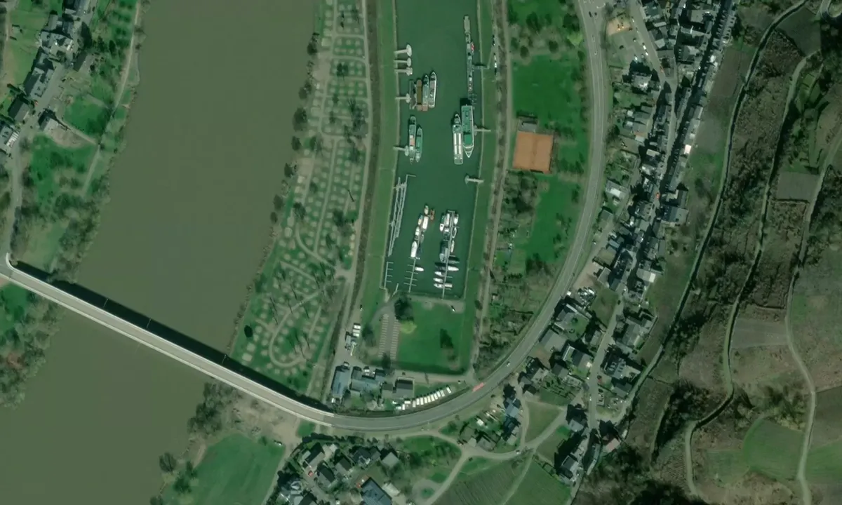 Flyfoto av Mosel hafen senheim