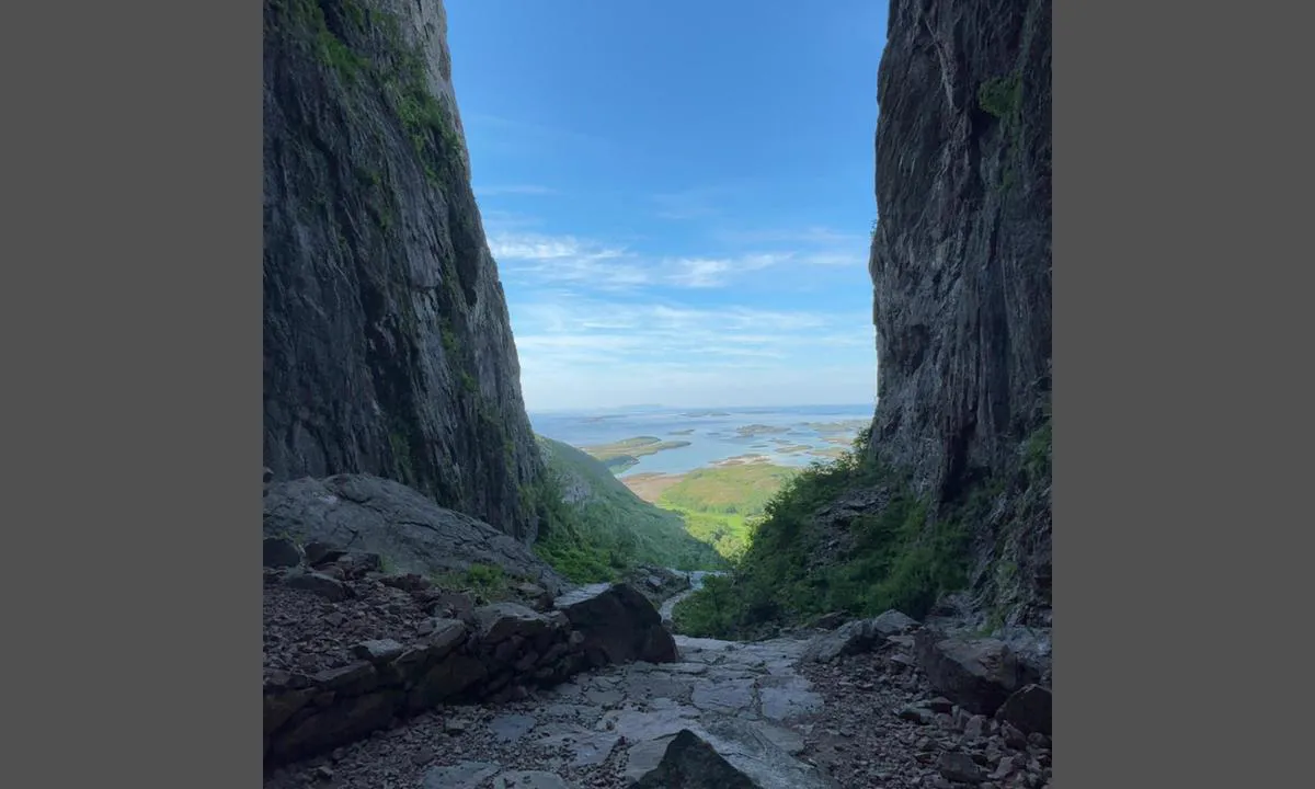 Møyhamna: {"base": "no", "no": "Torghatten", "se": "Torghatten", "en": "Torghatten", "da": "Torghatten", "fr": "Torghatten", "de": "Torghatten", "es": "Torghatten", "it": "Torghatten", "pt": "Torghatten", "nl": "<h1>Torghatten</h1>", "pl": "Torghatten", "uk": "\u0422\u0443\u0440\u0491\u0430\u0442\u0442\u0435\u043d", "ro": "Torghatten", "tr": "Torghatten", "el": "Torghatten", "cs": "Torghatten", "hu": "Torghatten", "fi": "Torghatten", "bg": "\u0422\u043e\u0440\u0433\u0445\u0430\u0442\u0435\u043d", "sr": "\u0422\u043e\u0440\u045b\u0445\u0430\u0442\u0435\u043d", "et": "Torghatten", "lv": "Torghatten", "lt": "Torghatten"}