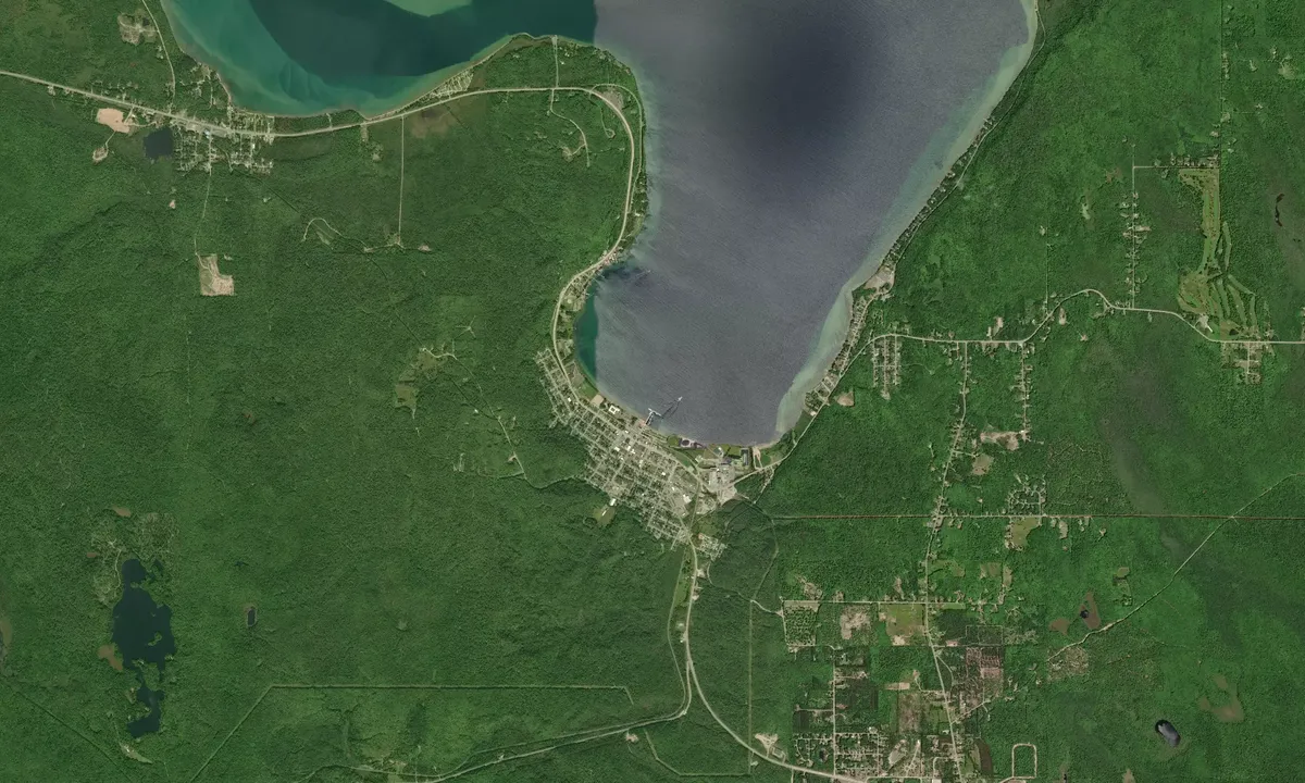 Flyfoto av Munising - Bayshore Marina