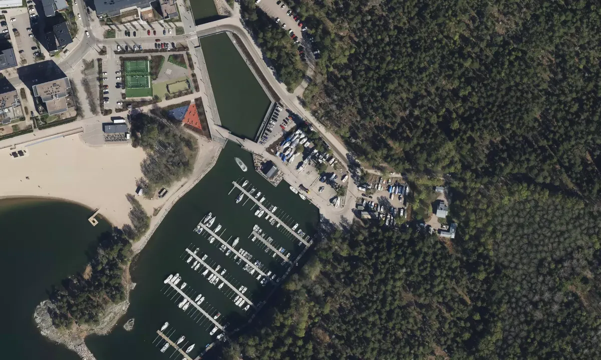 Satelite image of Mustalahden venesatama (VUK)