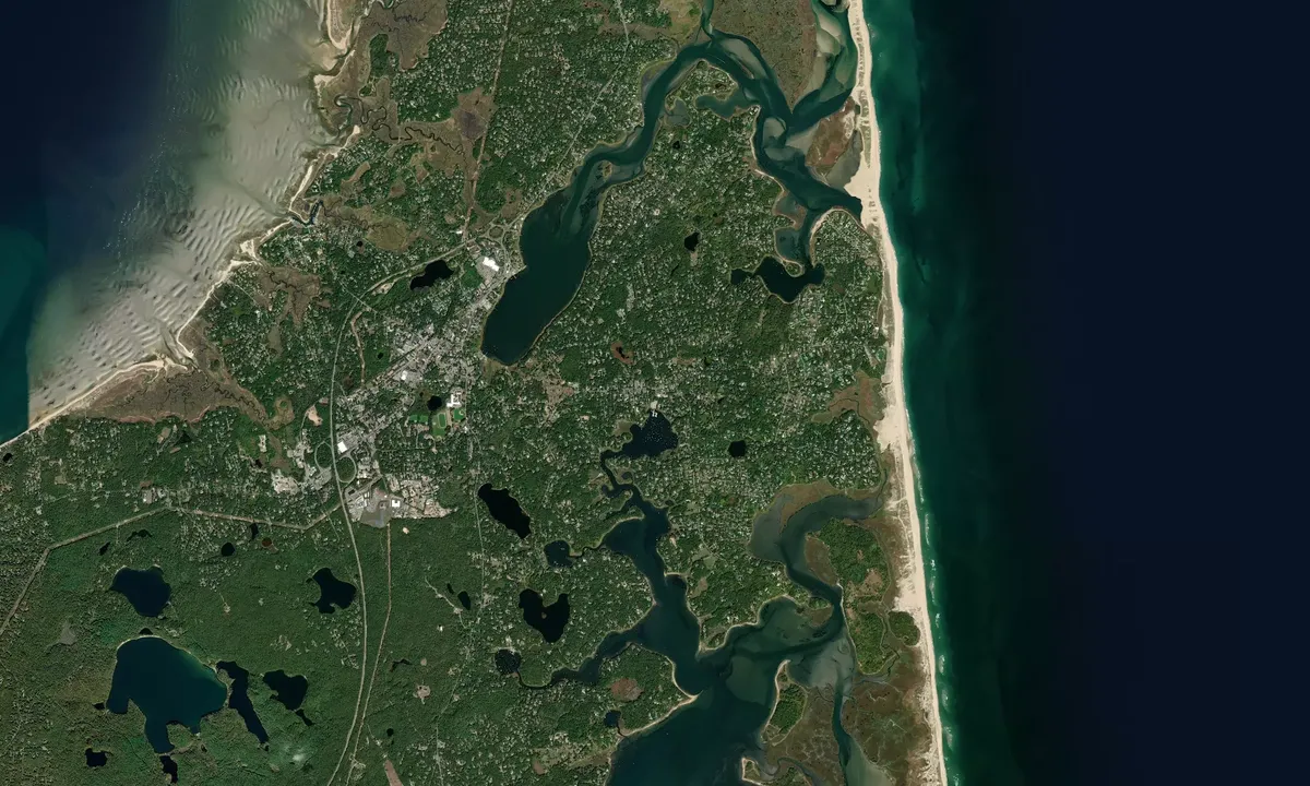 Flyfoto av Nauset Marine East
