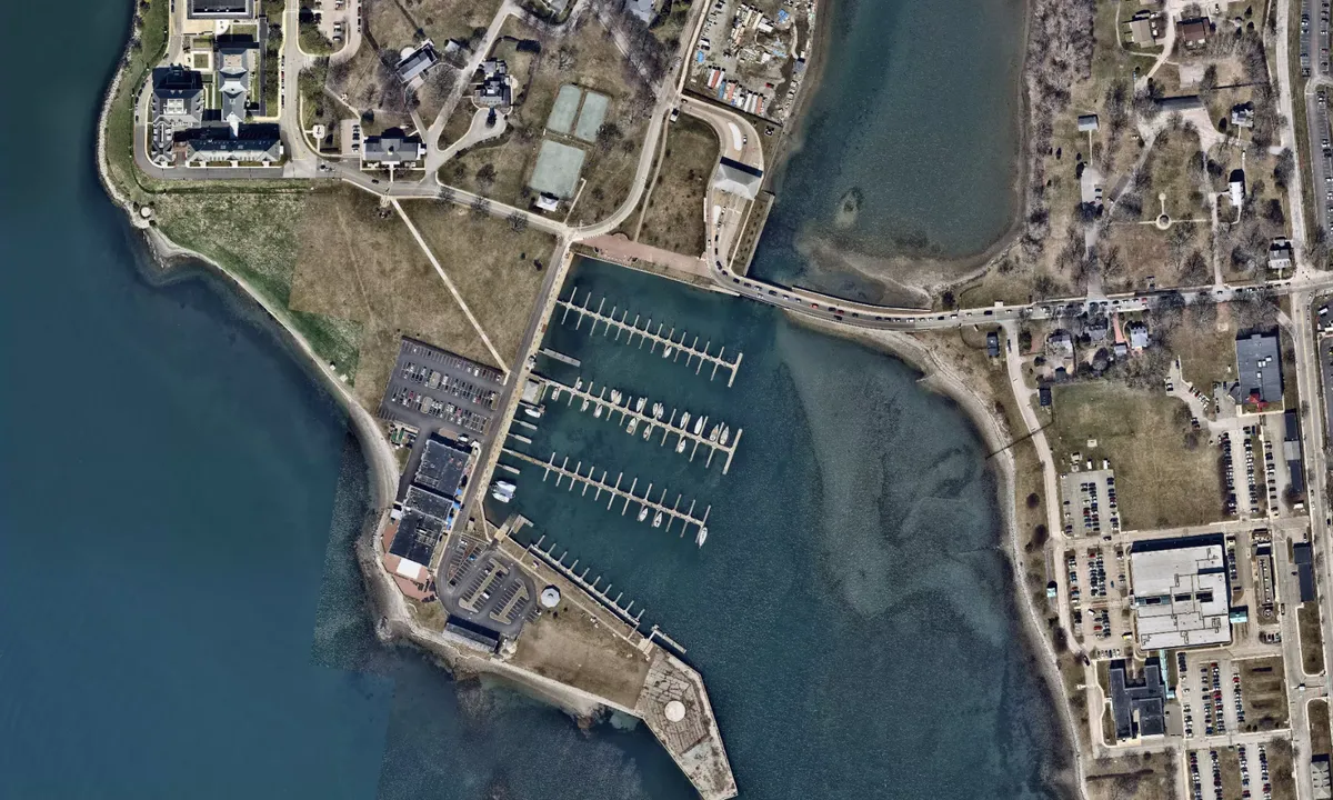 Flyfoto av Navy Marina