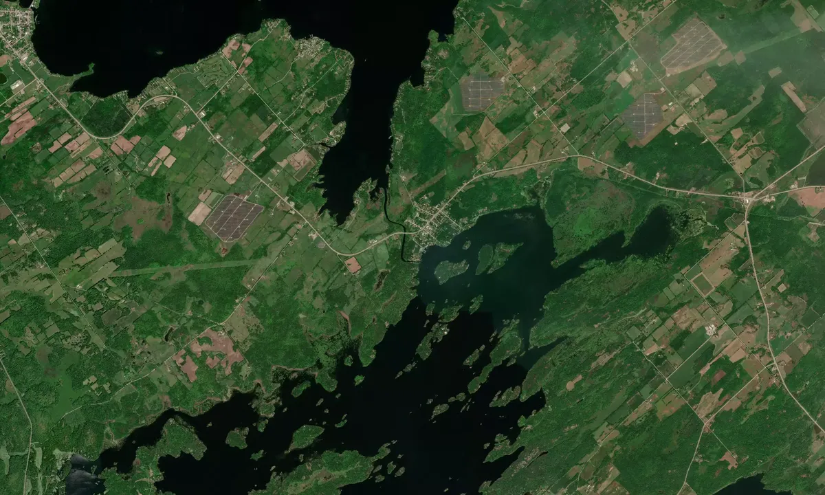 Flyfoto av Newboro Lock 36 (Parks Canada)