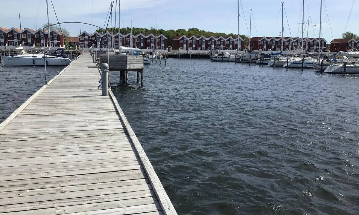Nibe Lystbådehavn: {"base": "en", "no": "Gjeste kai", "se": "G\u00e4stbrygga", "en": "Guest jetty", "da": "G\u00e6stebro", "fr": "Jet\u00e9e pour invit\u00e9s", "de": "G\u00e4stesteg", "es": "Muelle de invitados", "it": "Pontile per ospiti", "pt": "Cais para visitantes", "nl": "Gastensteiger", "pl": "Pomost go\u015bcinny", "uk": "\u0413\u043e\u0441\u0442\u044c\u043e\u0432\u0438\u0439 \u043f\u0440\u0438\u0447\u0430\u043b", "ro": "Ponton pentru oaspe\u021bi", "tr": "Konuk iskelesi", "el": "\u0391\u03c0\u03bf\u03b2\u03ac\u03b8\u03c1\u03b1 \u03b5\u03c0\u03b9\u03c3\u03ba\u03b5\u03c0\u03c4\u03ce\u03bd", "cs": "Molo pro hosty", "hu": "Vend\u00e9gm\u00f3l\u00f3", "fi": "Vieraslaituri", "bg": "\u041f\u043e\u043d\u0442\u043e\u043d\u0438 \u0437\u0430 \u0433\u043e\u0441\u0442\u0438", "sr": "Pristani\u0161te za goste", "et": "K\u00fclaliste kai", "lv": "Viesu piest\u0101tne", "lt": "Sve\u010di\u0173 prieplauka"}