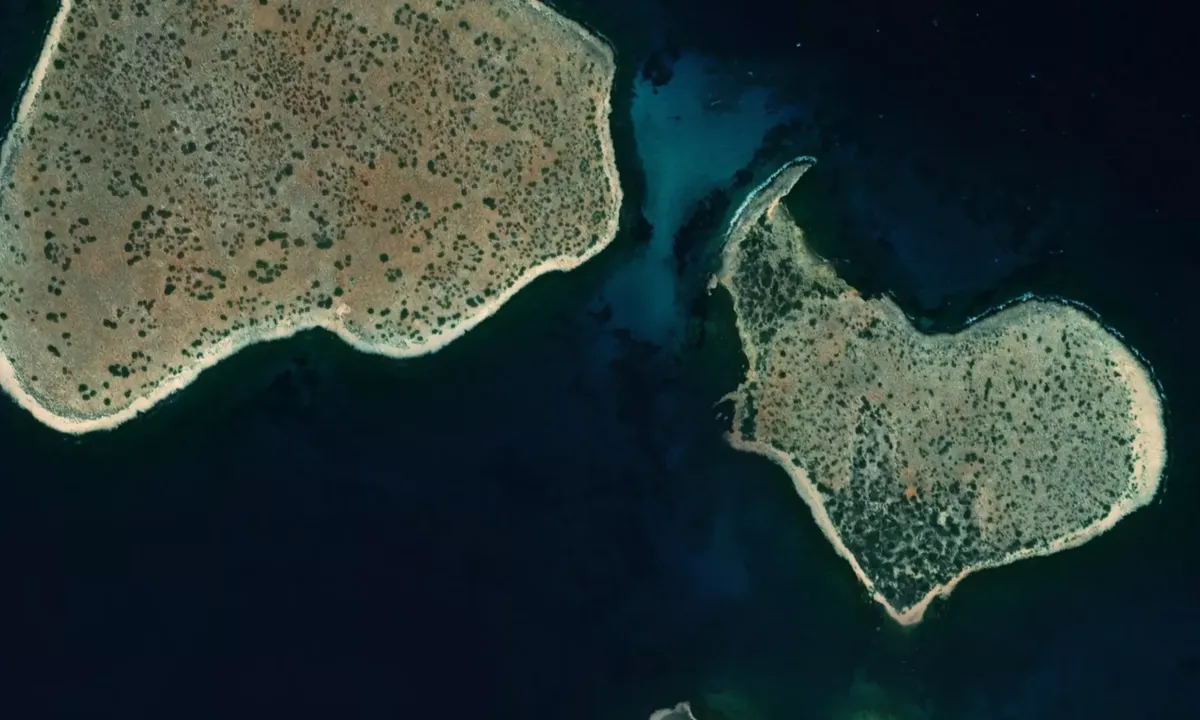 Flyfoto av Nisida Glaropounta