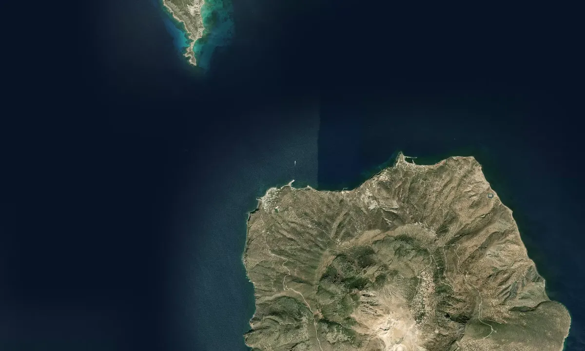 Flyfoto av Nisyros Harbor