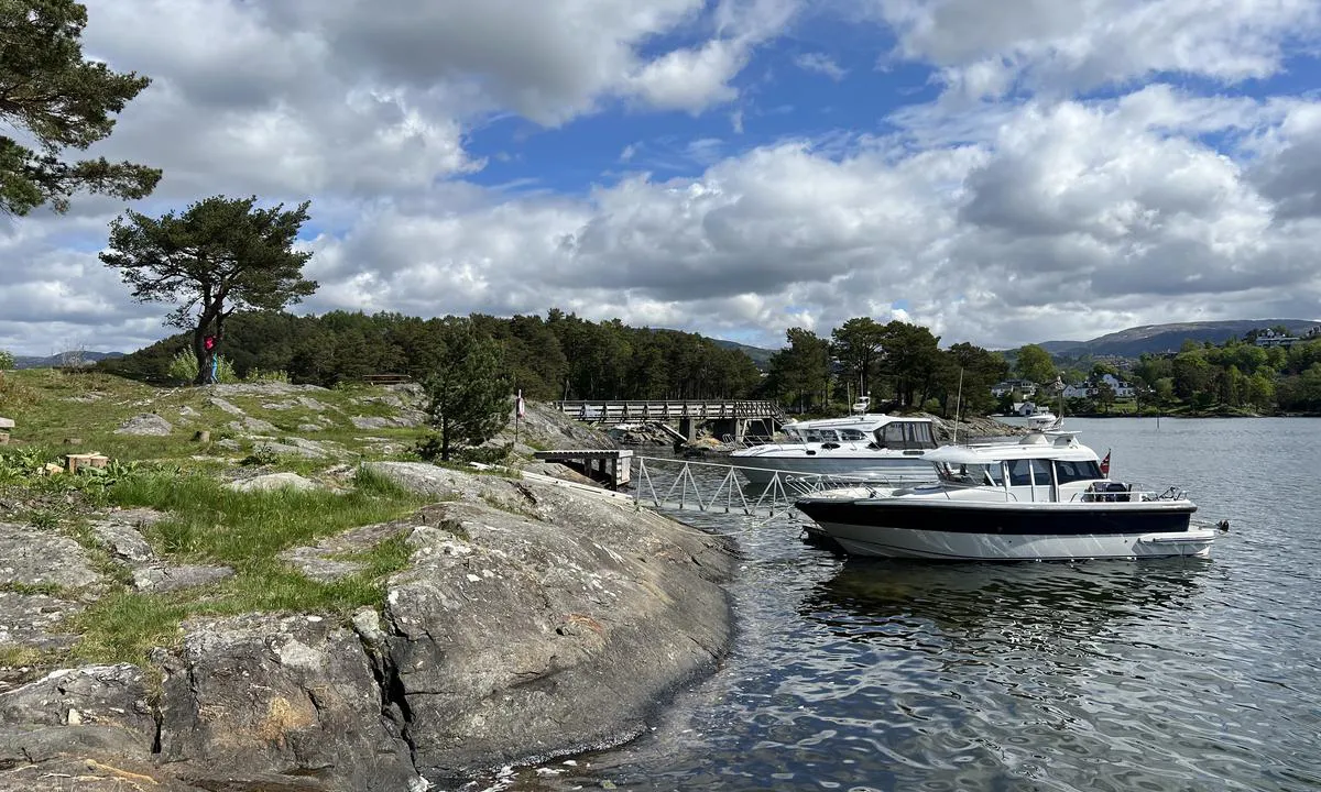 Nordåsvannet Marmorøyene: Småbåt brygge og ilandstigningsbrygge på østsiden.