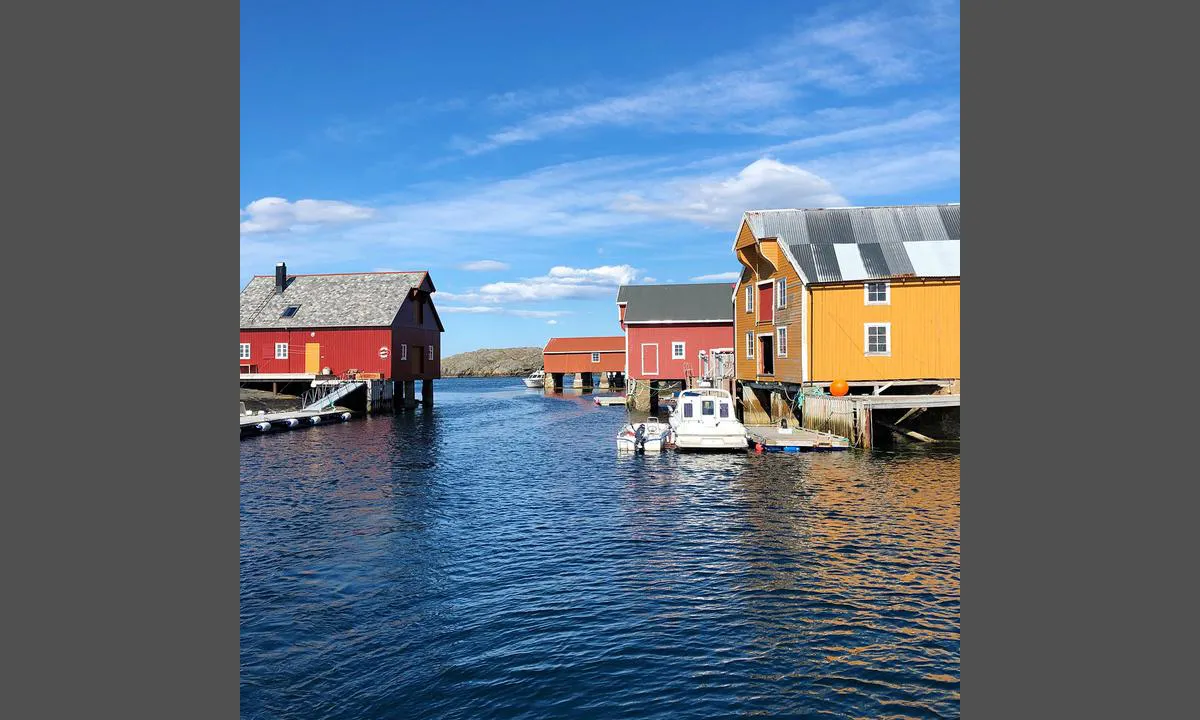 Bryggene på Nordre Bjørnsund er fortsatt i bruk, selv om den merkantile driften i liten grad er til stede.