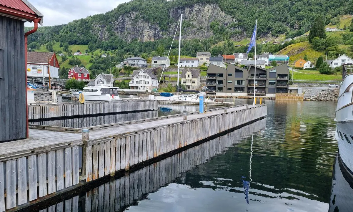 Norheimsund: De fleste bryggene er høye flytebrygger.