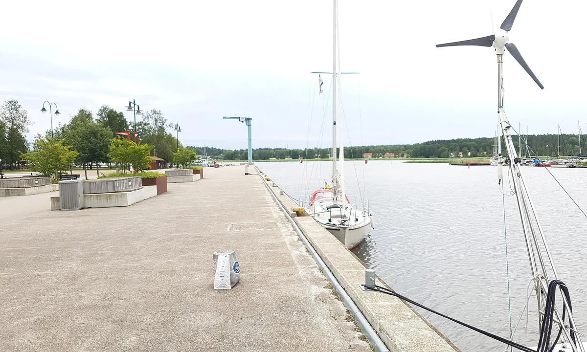 Nyköping Gästhamn: {"base": "no", "no": "Foto mot s\u00f8r.", "se": "Foto mot s\u00f6der.", "en": "Photo facing south.", "da": "Foto mod syd.", "fr": "Photo vers le sud.", "de": "Foto nach S\u00fcden.", "es": "Foto hacia el sur.", "it": "Foto in direzione sud.", "pt": "Foto em dire\u00e7\u00e3o ao sul.", "nl": "Foto naar het zuiden.", "pl": "Zdj\u0119cie w kierunku po\u0142udniowym.", "uk": "\u0424\u043e\u0442\u043e \u043d\u0430 \u043f\u0456\u0432\u0434\u0435\u043d\u044c.", "ro": "Fotografie spre sud.", "tr": "Foto g\u00fcneye do\u011fru.", "el": "\u03a6\u03c9\u03c4\u03bf\u03b3\u03c1\u03b1\u03c6\u03af\u03b1 \u03c0\u03c1\u03bf\u03c2 \u03bd\u03cc\u03c4\u03bf\u03bd.", "cs": "Fotografie sm\u011brem na jih.", "hu": "Fot\u00f3 d\u00e9l fel\u00e9.", "fi": "Valokuva etel\u00e4n suuntaan.", "bg": "\u0421\u043d\u0438\u043c\u043a\u0430 \u043a\u044a\u043c \u044e\u0433.", "sr": "Fotografija ka jugu.", "et": "Foto l\u00f5una suunas.", "lv": "Foto uz dienvidiem.", "lt": "Nuotrauka \u012f pietus."}