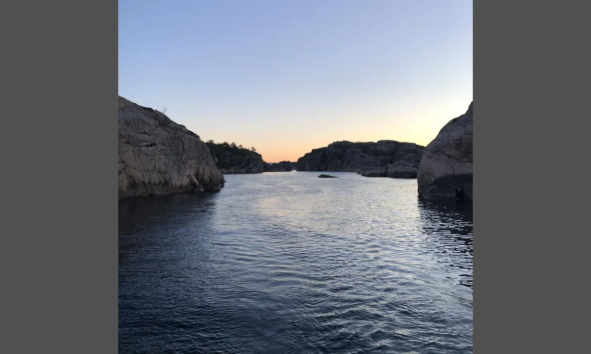 Ny-Hellesund - Olavsundet: Innseilingen til Olavsundet er fra sør. Den er ikke merket, men det går fint om du følger GPS.