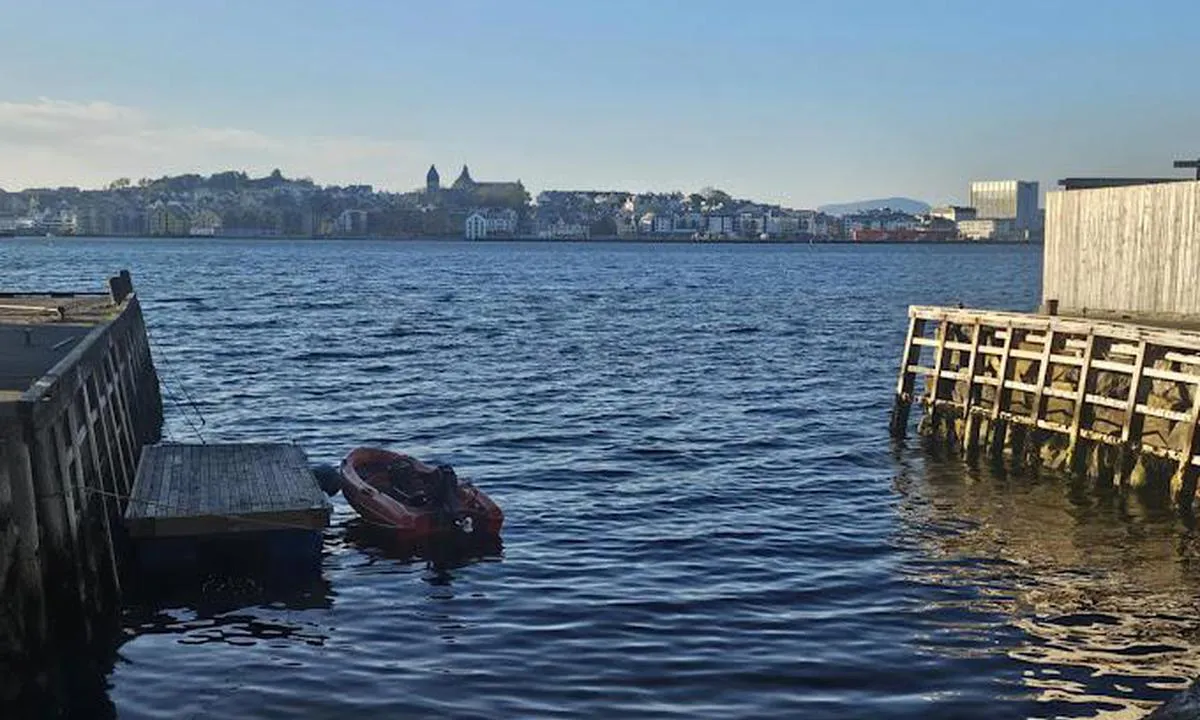 Olsvikskaret Eiendom Havn: {"base": "en", "no": "Bryggeomr\u00e5de.", "se": "Dockningsomr\u00e5de.", "en": "Docking area.", "da": "Fort\u00f8jningsomr\u00e5de.", "fr": "Zone d'accostage.", "de": "Anlegebereich.", "es": "\u00c1rea de atraque.", "it": "Area di attracco.", "pt": "\u00c1rea de atraca\u00e7\u00e3o.", "nl": "Aanmeergebied.", "pl": "Obszar przy nabrze\u017cu.", "uk": "\u041f\u0440\u0438\u0447\u0430\u043b\u044c\u043d\u0430 \u0437\u043e\u043d\u0430.", "ro": "Zon\u0103 de andocare.", "tr": "Ba\u011flama alan\u0131.", "el": "\u03a0\u03b5\u03c1\u03b9\u03bf\u03c7\u03ae \u03c0\u03c1\u03cc\u03c3\u03b4\u03b5\u03c3\u03b7\u03c2.", "cs": "Oblast kotven\u00ed.", "hu": "Kik\u00f6t\u0151ter\u00fclet.", "fi": "Laiturialue.", "bg": "\u0417\u043e\u043d\u0430 \u0437\u0430 \u043f\u0440\u0438\u0441\u0442\u0430\u0432\u0430\u043d\u0435.", "sr": "Prostor za pristajanje.", "et": "Sildumisala.", "lv": "Piest\u0101tnes zona.", "lt": "\u0160vartavimosi zona."}