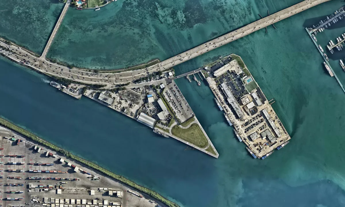 Flyfoto av One Island Park Marina
