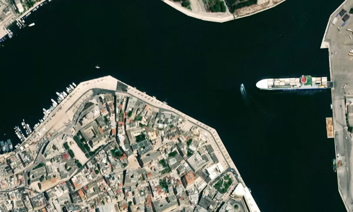Flyfoto av Ormeggi liberi - sud