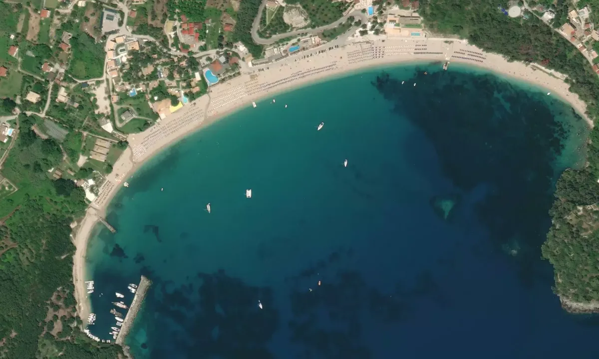 Flyfoto av Ormos Valtou 1
