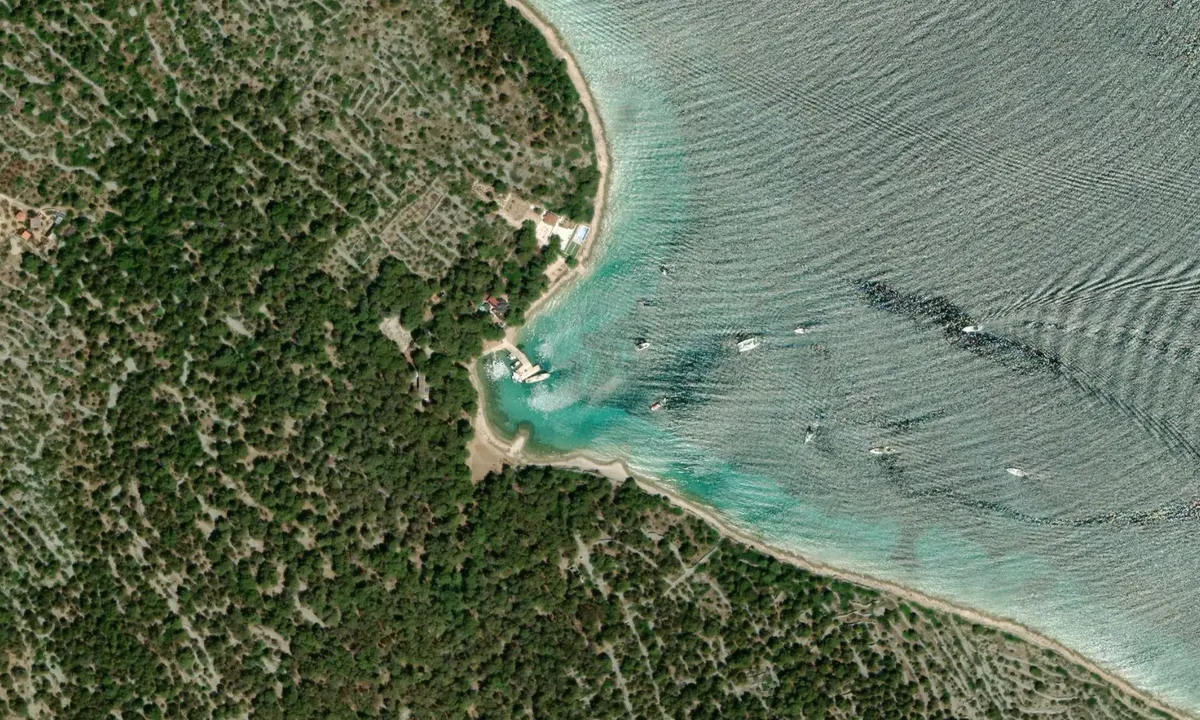 Flyfoto av Otok Kakan (East)