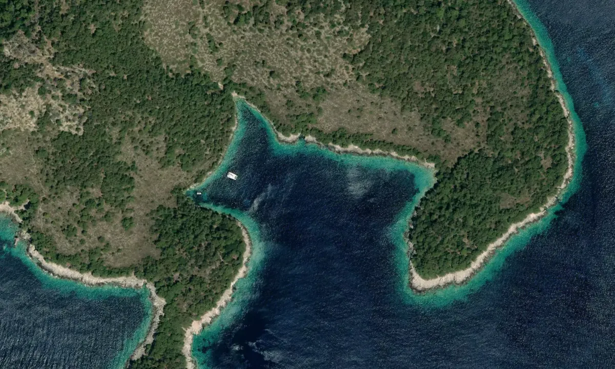 Flyfoto av Otok Mrčara sud