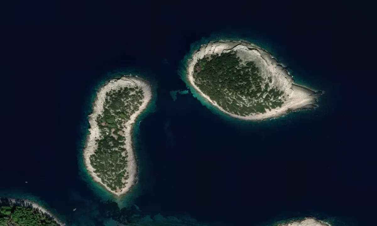 Flyfoto av Otok Saplun & Arzenjak -Otocic Arzenjak veli