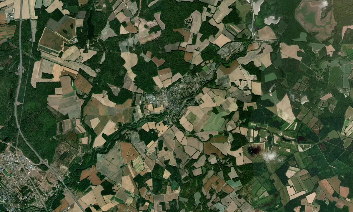 Flyfoto av Ouzouer sur Trezee