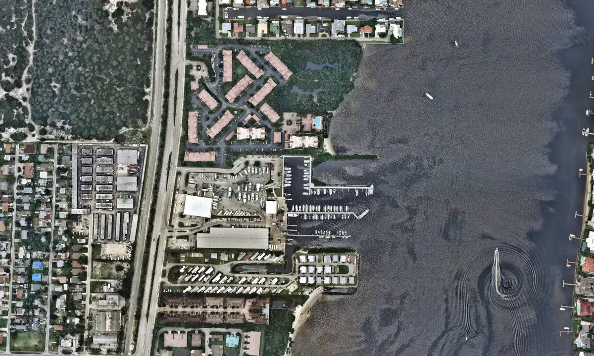 Flyfoto av Palm Beach Yacht Center