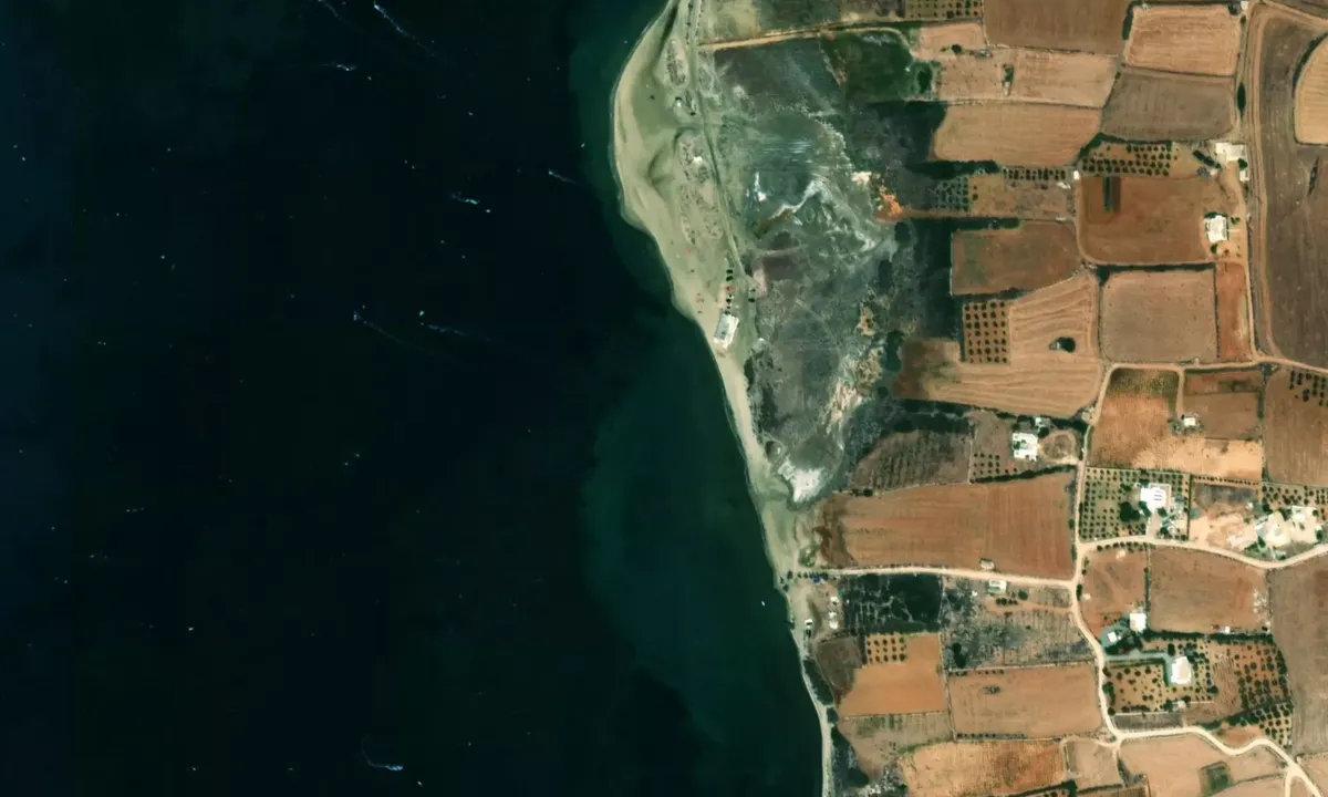 Flyfoto av Paralia Pounta