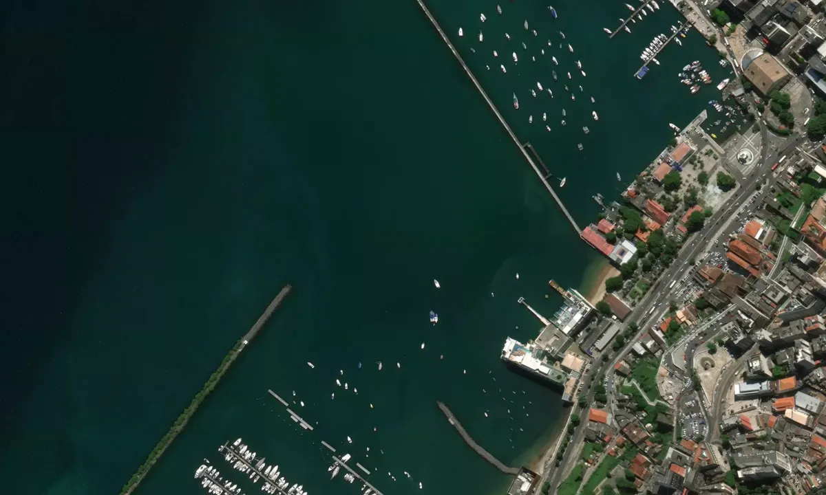 Flyfoto av Pedra Tira Pomba