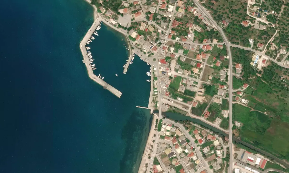Flyfoto av Platarius Town Quay