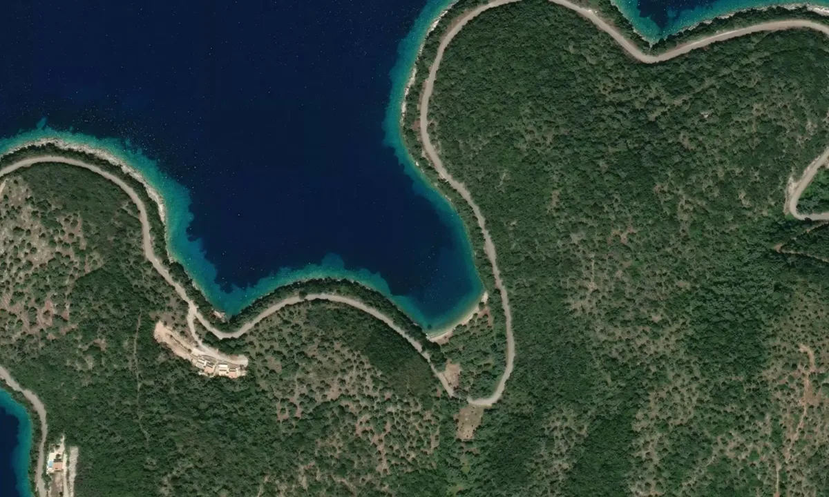 Flyfoto av Platygiáli Cove