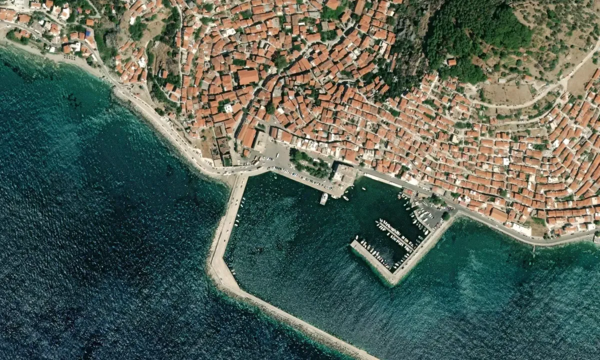 Flyfoto av Plomarion Harbour