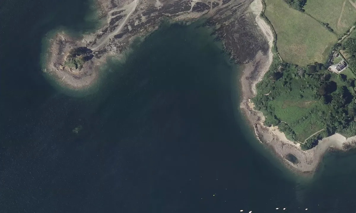 Satelite image of Pointe du Château
