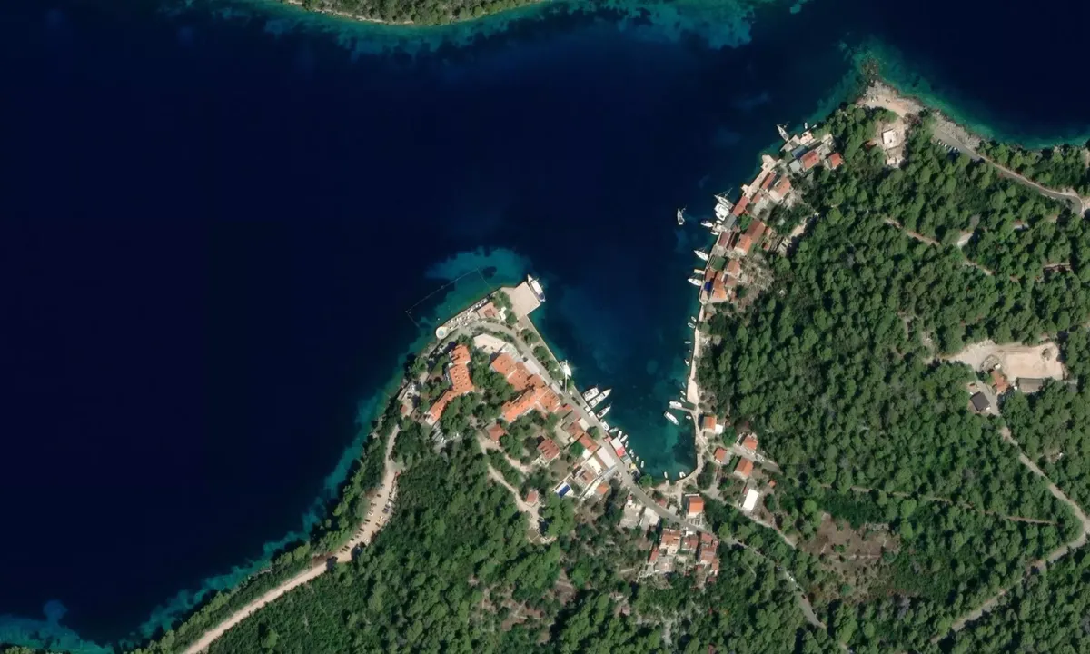 Flyfoto av Pomena