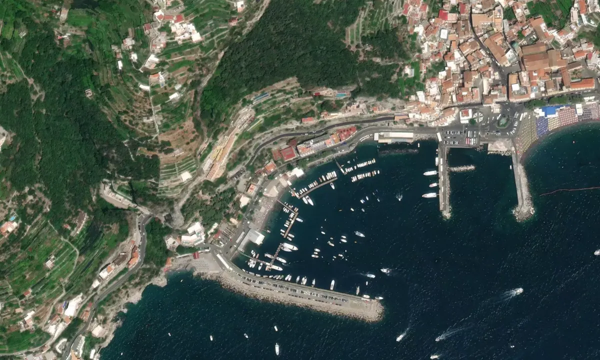 Flyfoto av Pontile Il Faro