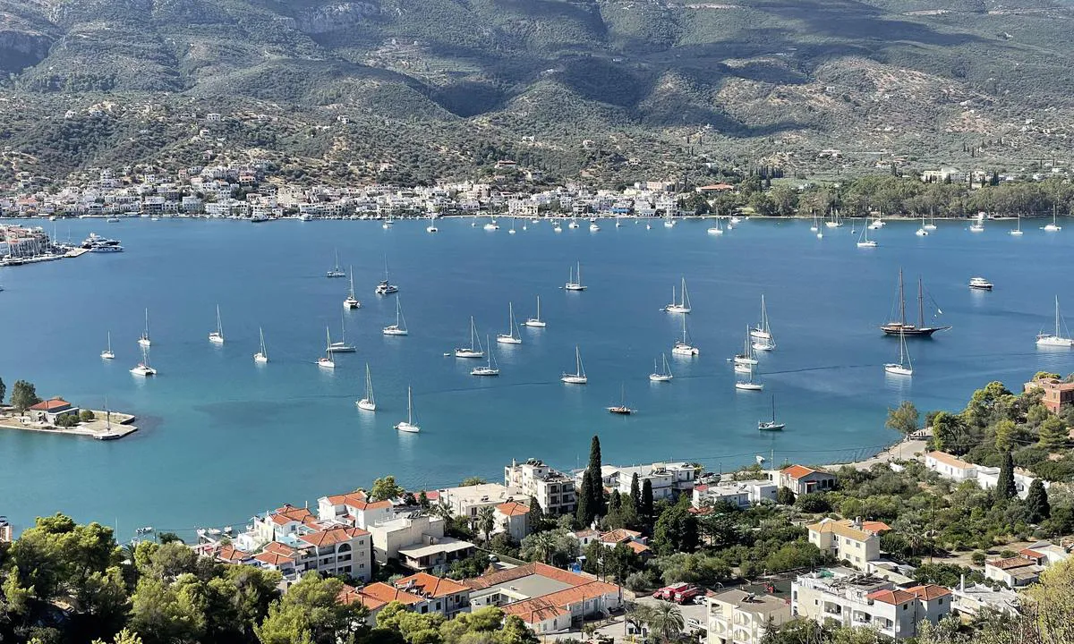 Poros bay anchorage