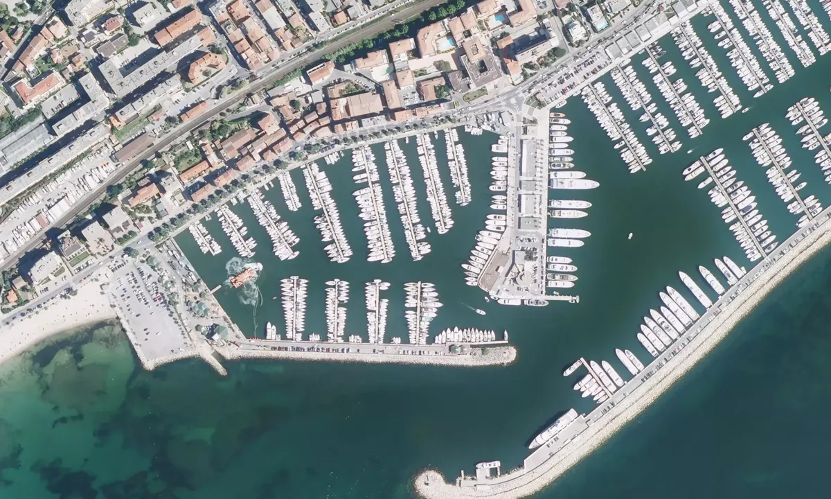 Flyfoto av Port de Golfe-Juan