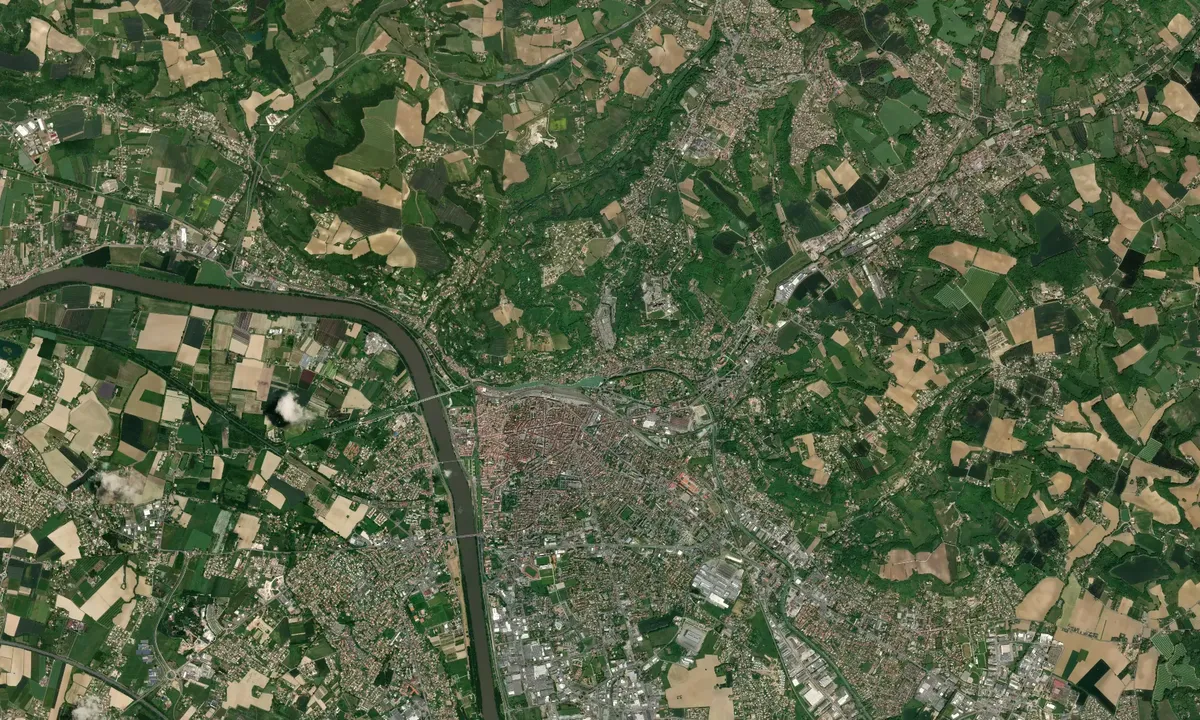 Flyfoto av Port of Agen