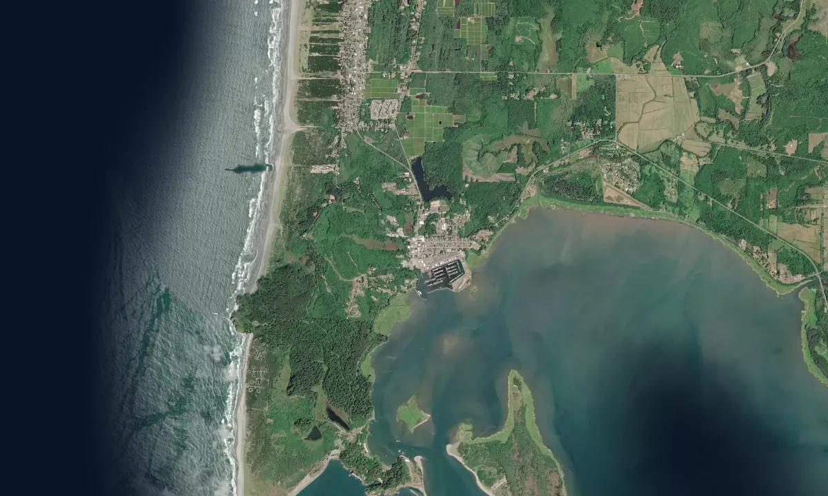 Flyfoto av Port of Ilwaco Boatyard