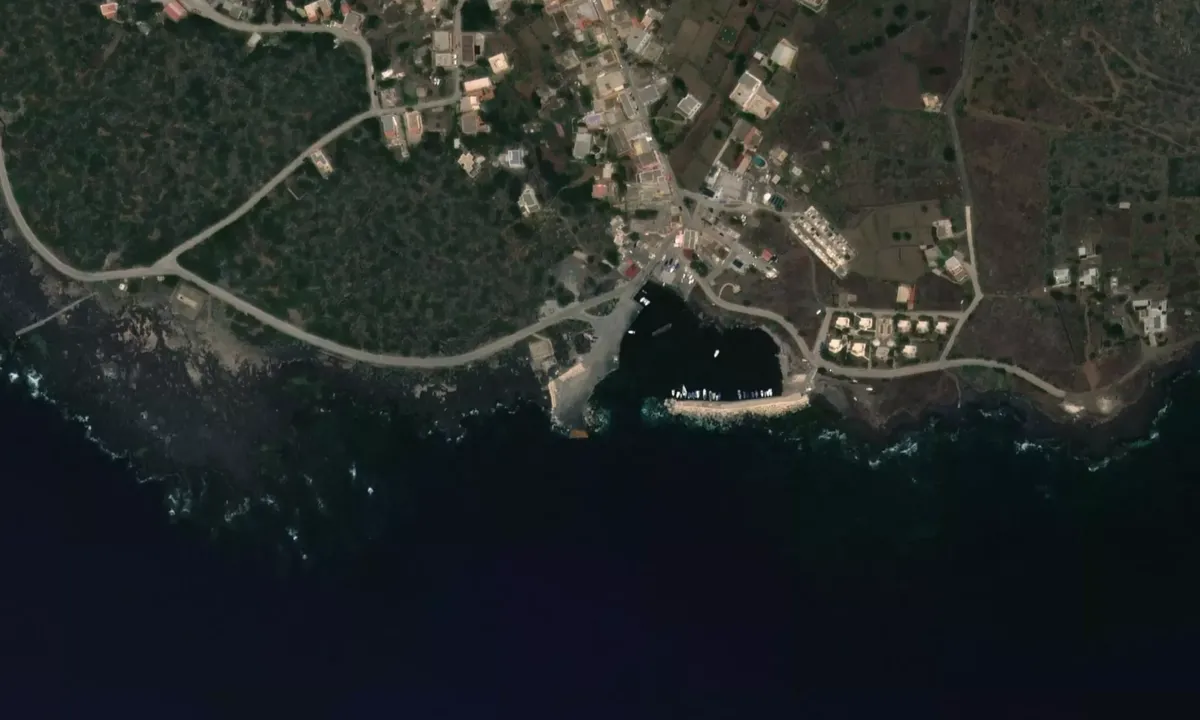 Flyfoto av Porto di Linosa