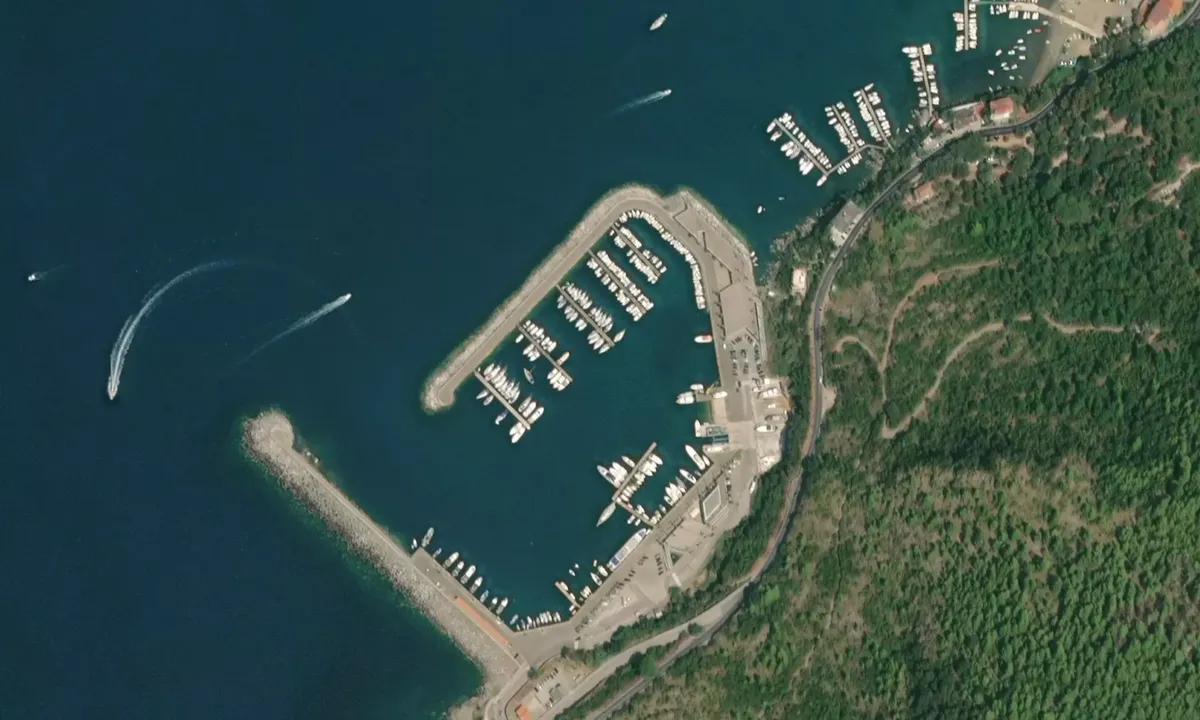 Flyfoto av Porto di Sapri Marina Dei 300