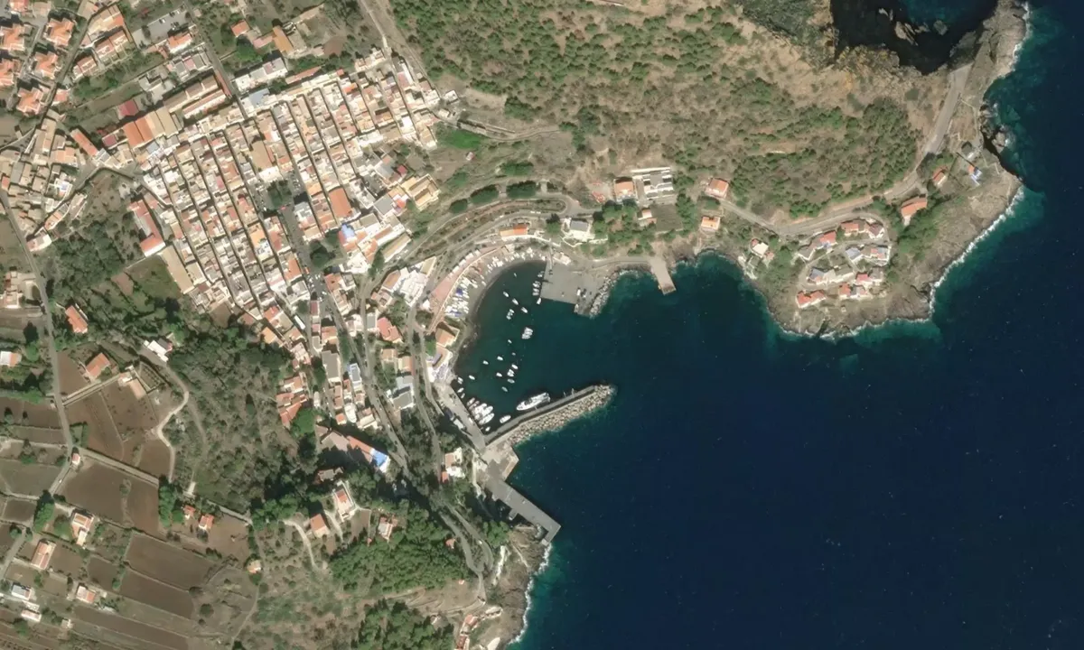 Flyfoto av Porto di Ustica