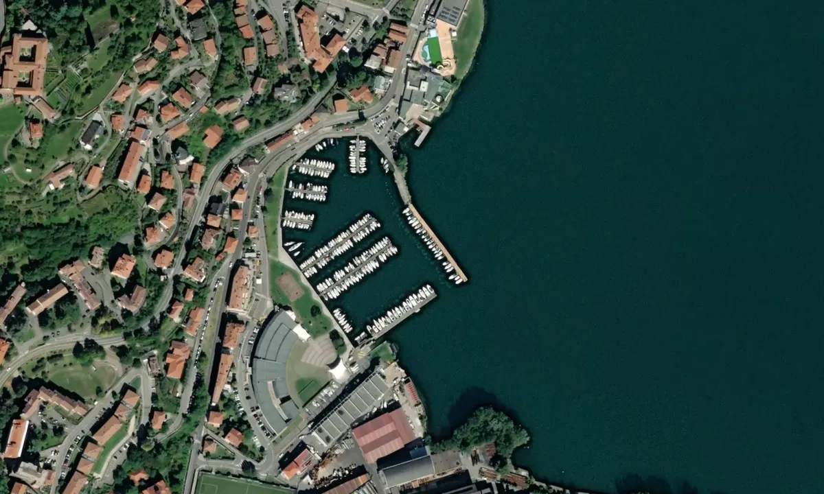 Flyfoto av Porto Turistico di Lovere - ormeggi e rimessaggio