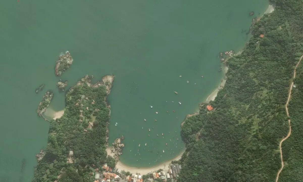 Flyfoto av Praia de Ganchos de Fora