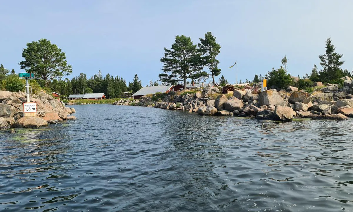 Prästgrundet: {"base": "se", "no": "Pr\u00e6stgrunnen Innseiling", "se": "Pr\u00e4stgrundet Entry", "en": "<h1>Pr\u00e4stgrundet Entry</h1>", "da": "Pr\u00e6stgrundet Indsejling", "fr": "Pr\u00e4stgrundet Entr\u00e9e", "de": "Pr\u00e4stgrundet Einfahrt", "es": "Entrada de Pr\u00e4stgrundet", "it": "Ingresso Pr\u00e4stgrundet", "pt": "Entrada de Pr\u00e4stgrundet", "nl": "Pr\u00e4stgrundet Binnenkomst", "pl": "Wej\u015bcie Pr\u00e4stgrundet", "uk": "\u0412\u0445\u0456\u0434 \u0434\u043e \u041f\u0440\u0438\u0441\u0442\u0433\u0440\u0443\u043d\u0434\u0435\u0442\u0443", "ro": "Intrarea Pr\u00e4stgrundet", "tr": "<h3>Pr\u00e4stgrundet Giri\u015fi</h3>", "el": "<h1>\u0395\u03af\u03c3\u03bf\u03b4\u03bf\u03c2 \u03c3\u03c4\u03bf Pr\u00e4stgrundet</h1>", "cs": "Vjezd Pr\u00e4stgrundet", "hu": "Pr\u00e4stgrundet Bej\u00e1rat", "fi": "Pr\u00e4stgrundet Sis\u00e4\u00e4nk\u00e4ynti", "bg": "\u0412\u0445\u043e\u0434 \u041f\u0440\u0435\u0441\u0442\u0433\u0440\u0443\u043d\u0434\u0435\u0442", "sr": "Ulaz u Pr\u00e4stgrundet", "et": "Pr\u00e4stgrundet Sisses\u00f5it", "lv": "Pr\u0101stgrunde Ieeja", "lt": "Pr\u00e4stgrundet \u012eplaukimas"}