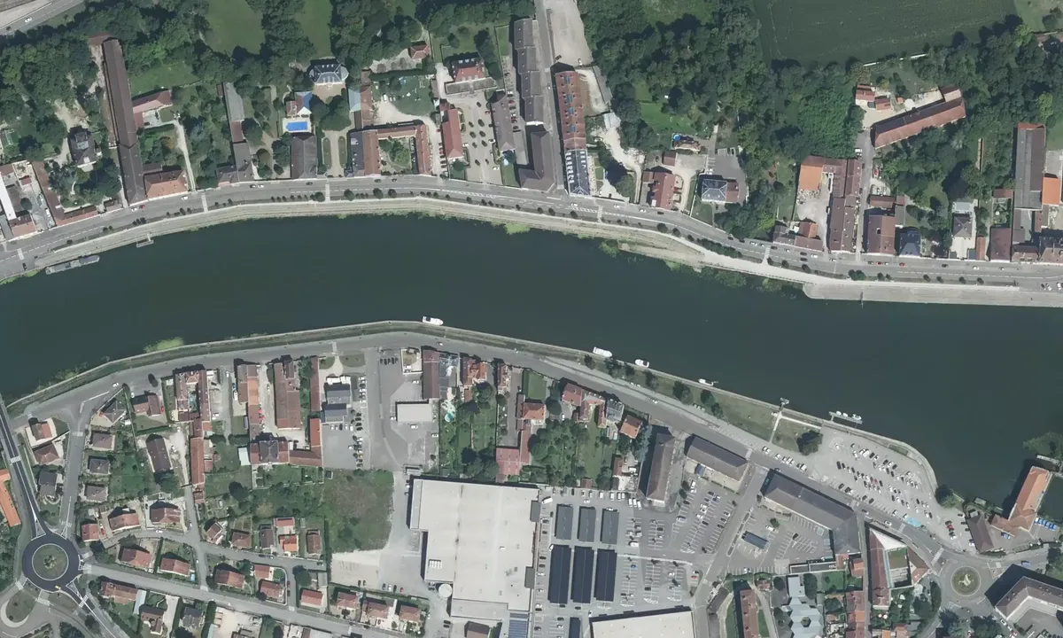 Satelite image of Quay Mavia - Gray